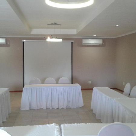 Larissa Hotel Maun Esterno foto