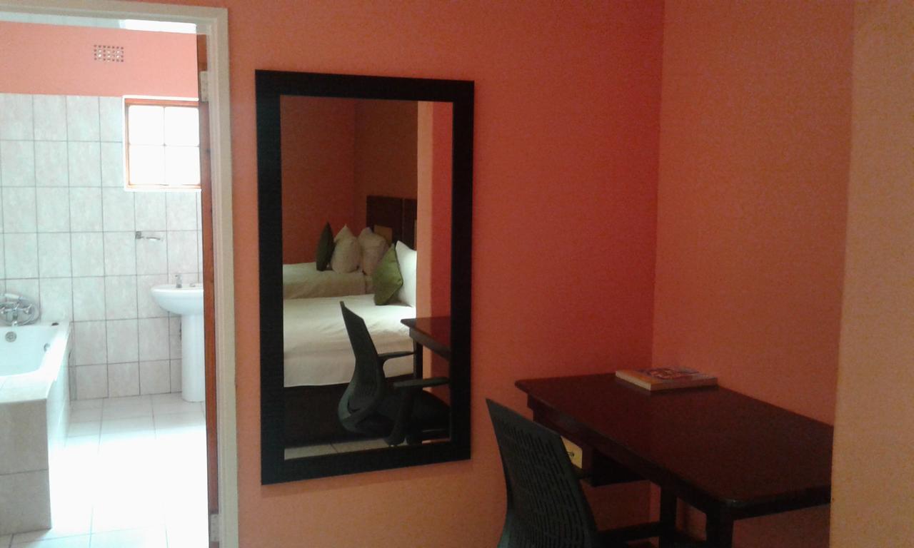 Larissa Hotel Maun Esterno foto