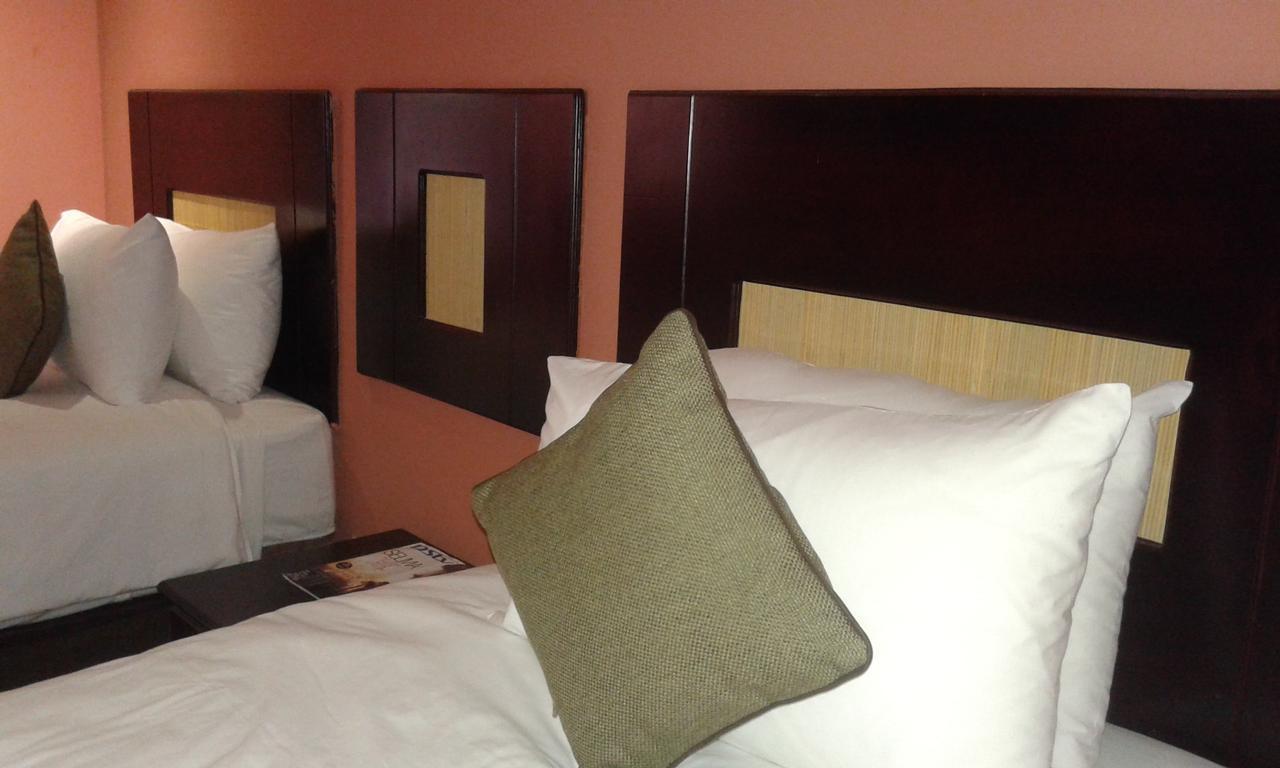 Larissa Hotel Maun Esterno foto